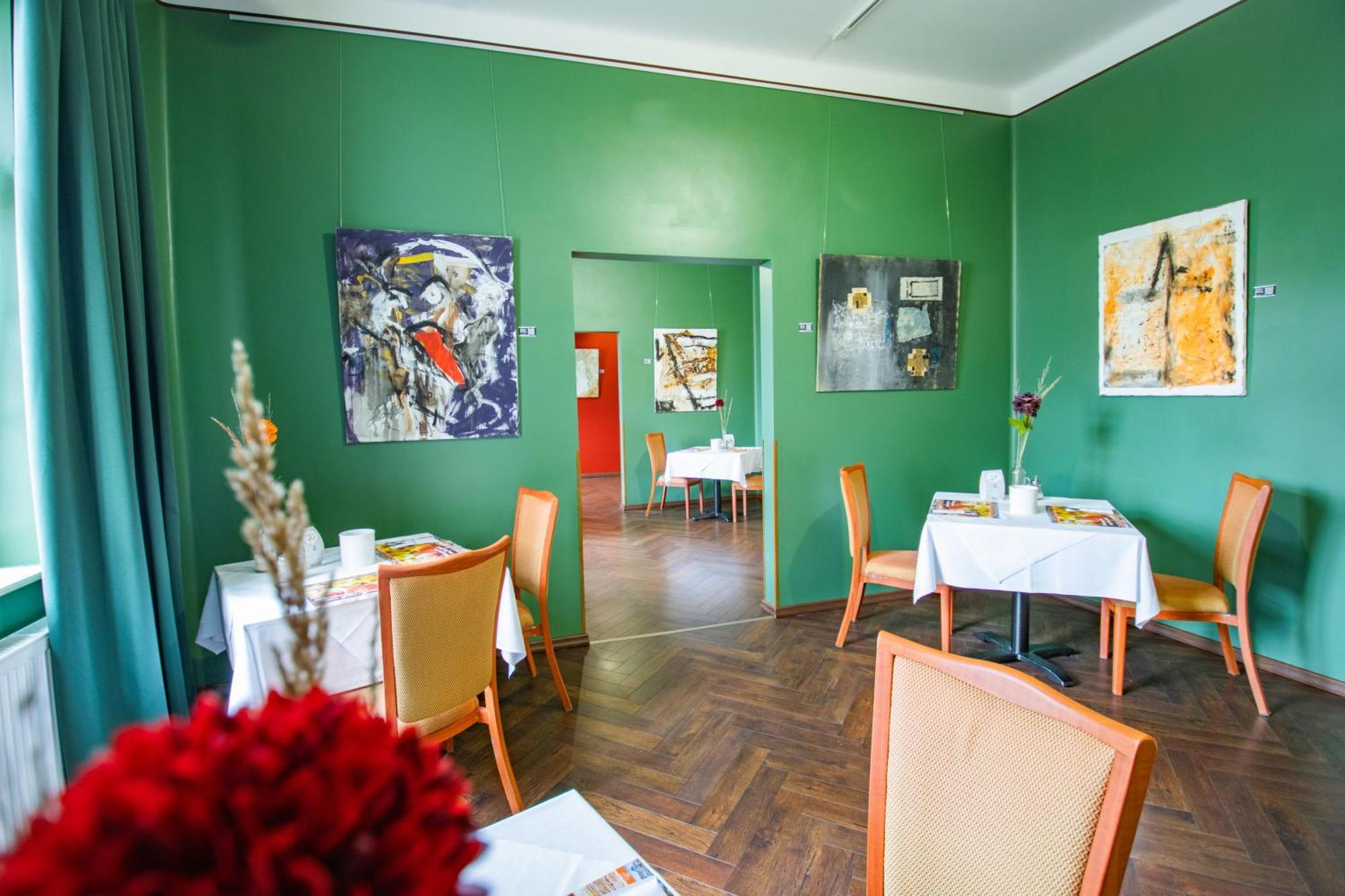 Seehotel Grossraeschen Buitenkant foto