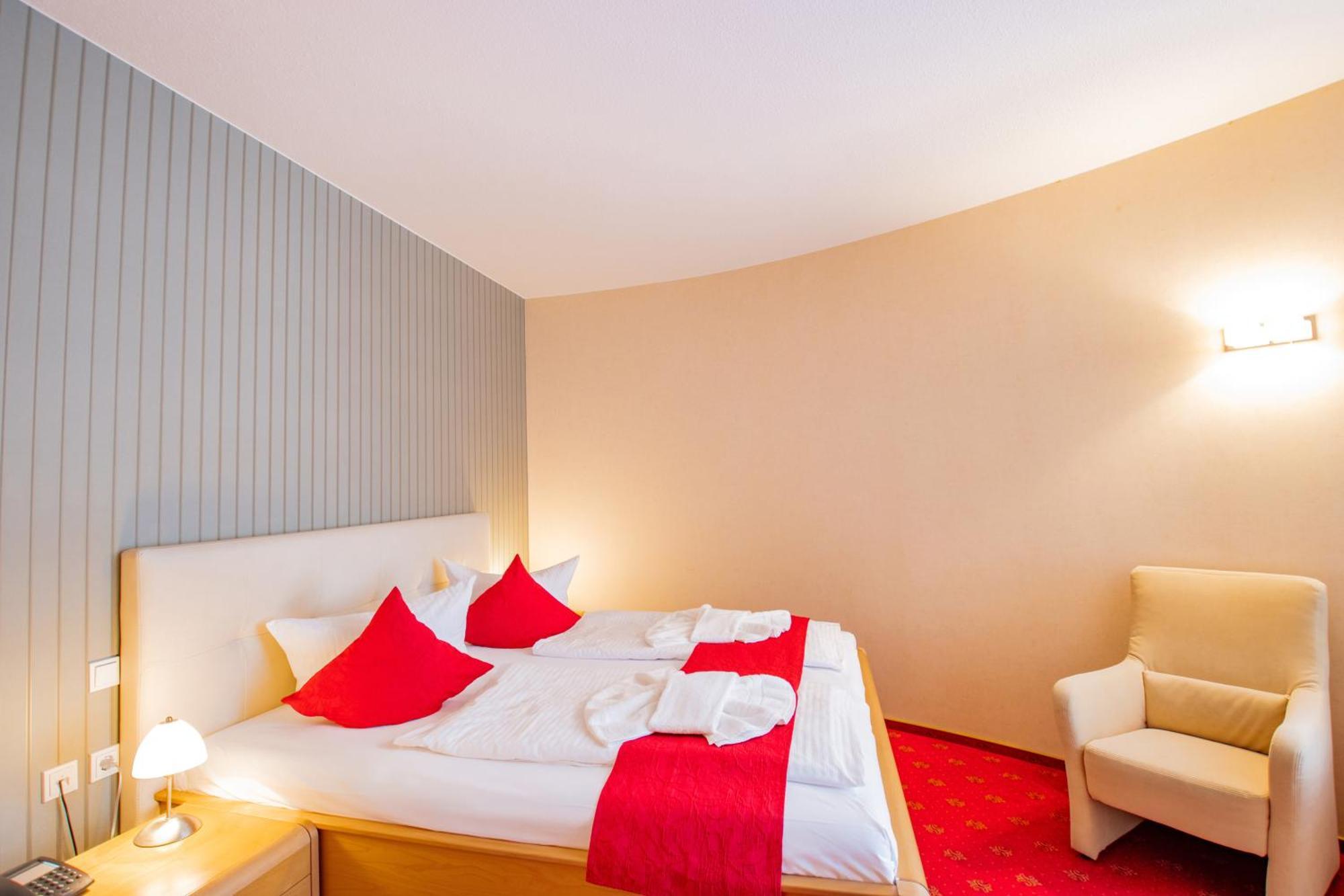 Seehotel Grossraeschen Buitenkant foto