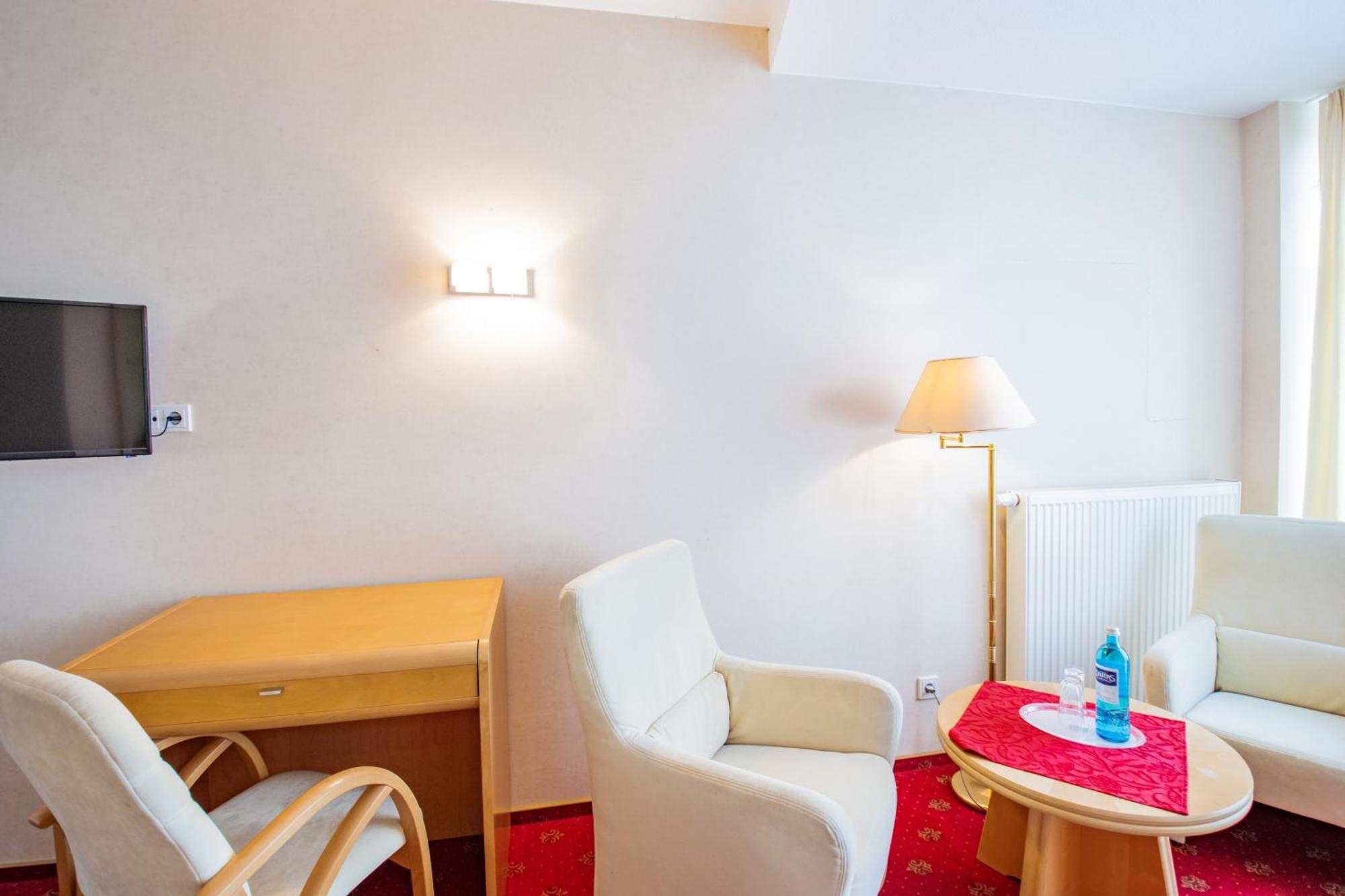 Seehotel Grossraeschen Buitenkant foto