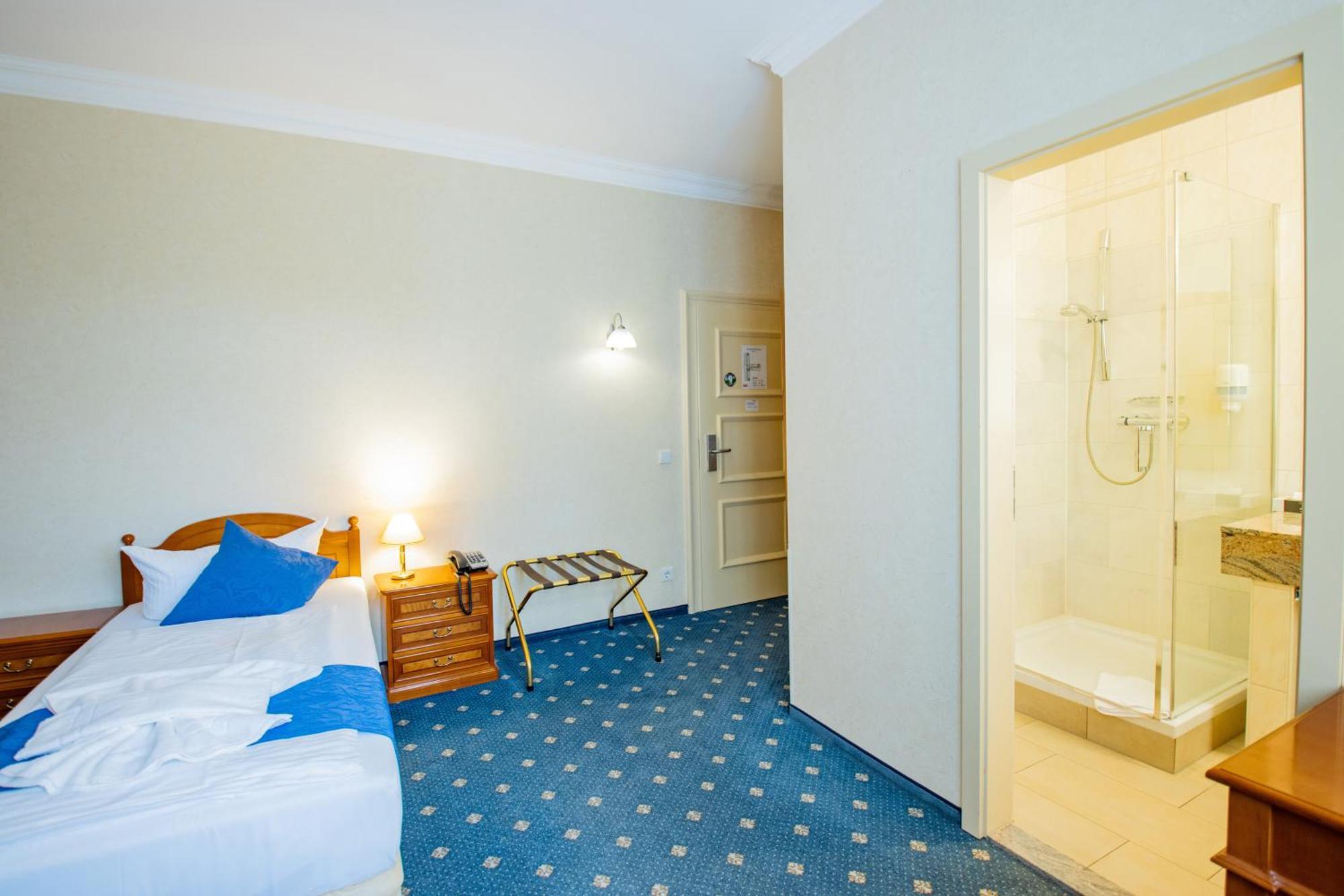 Seehotel Grossraeschen Buitenkant foto