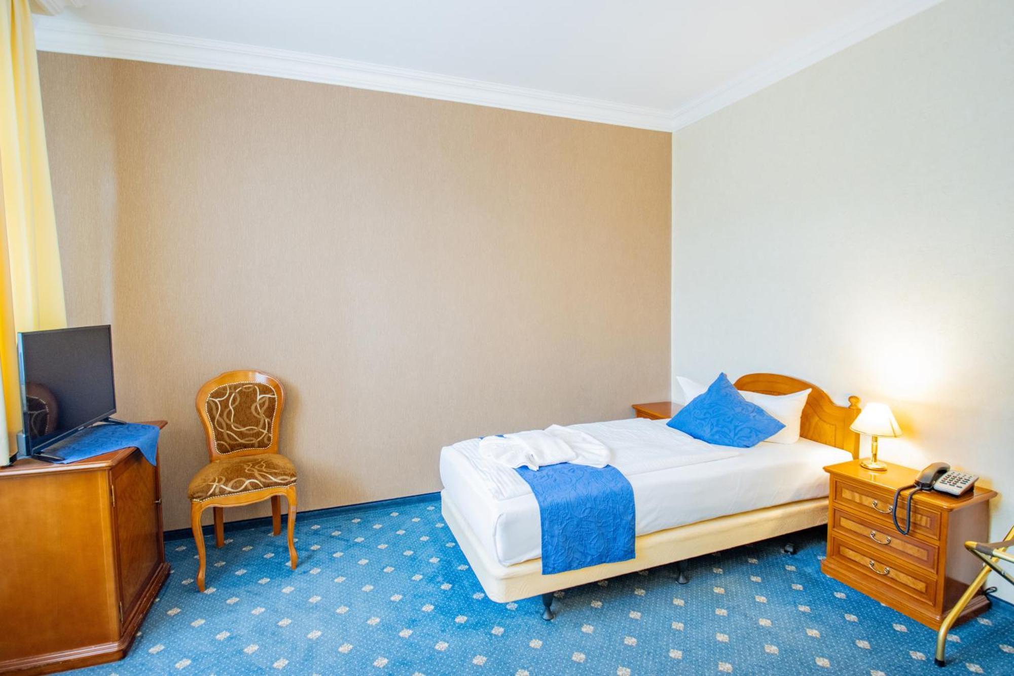 Seehotel Grossraeschen Buitenkant foto